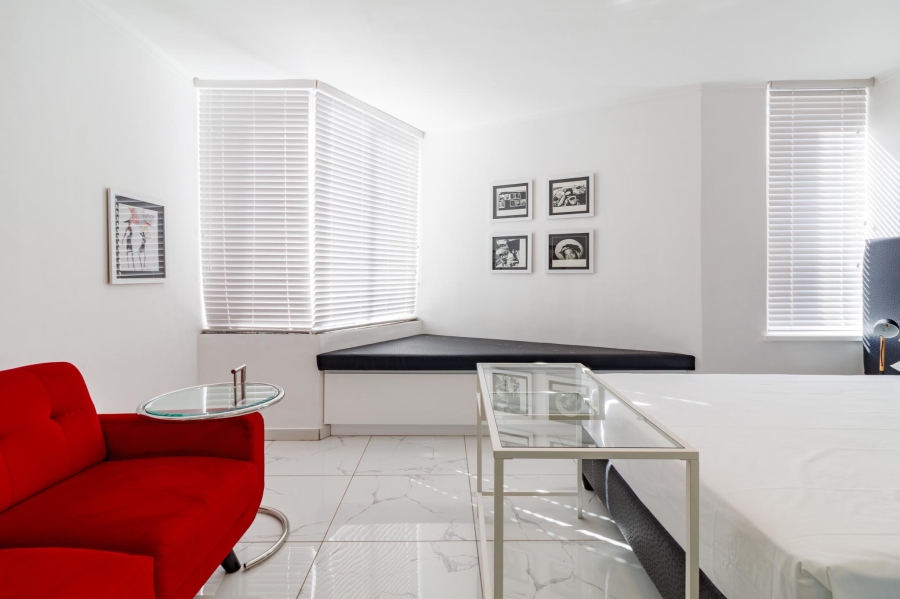 1 Bedroom Property for Sale in Sea Point Western Cape